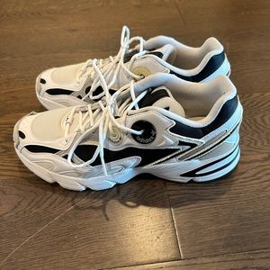 Adidas Astir Sneakers